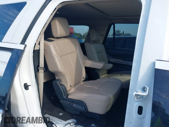 2024 Ford Expedition Max XLT with VIN 1FMJK1J87REA15468, listed as a IAAI auction lot 40586166 with 27,440 mi miles and . Bid and sale history available at DreamBid. Image 8.