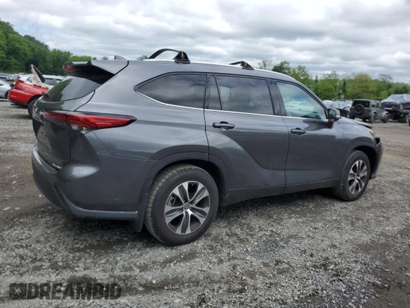 2021 Toyota Highlander XLE with VIN 5TDHZRBH9MS553524, listed as a Copart auction lot 57469405 with 51,784 mi miles and Salvage title. Bid and sale history available at DreamBid. Image 3.