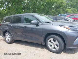 2024 Toyota Highlander LE z VIN 5TDKDRAH6RS539383, wystawiony jako IAAI lot #42267073 z przebiegiem 26 293 mil mil oraz . Historia ofert i sprzedaży dostępna na DreamBid. Obrazek 13.