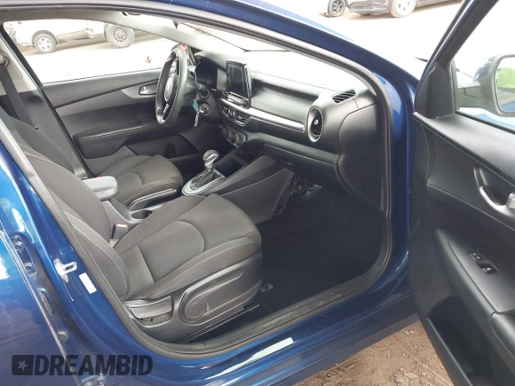 2020 Kia Forte LXS z VIN 3KPF24AD4LE223442, wystawiony jako IAAI lot #42026428 z przebiegiem 81 917 mil mil oraz . Historia ofert i sprzedaży dostępna na DreamBid. Obrazek 5.