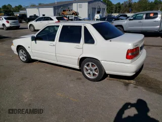 2000 Volvo S70 z VIN YV1LS61J4Y2625884, wystawiony jako Copart lot #82885414 z przebiegiem Nie podano mil oraz Szkody całkowita. Historia ofert i sprzedaży dostępna na DreamBid. Obrazek 2.