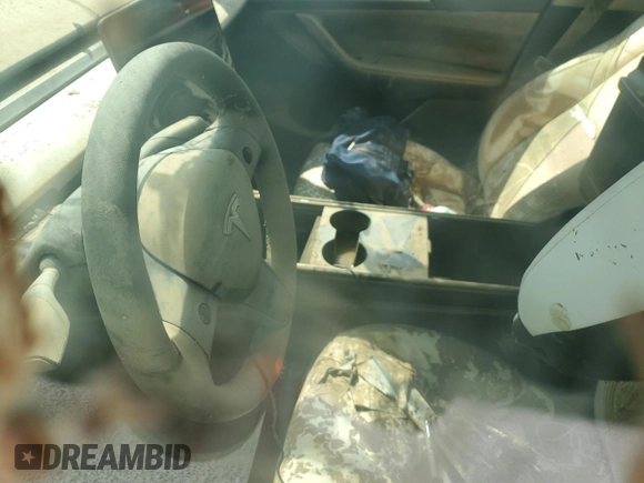 2024 Tesla Model Y Performance z VIN 7SAYGDEF1RF038664, wystawiony jako Copart lot #52583175 z przebiegiem Nie podano mil oraz Szkoda całkowita • Salvage title. Historia ofert i sprzedaży dostępna na DreamBid. Obrazek 7.