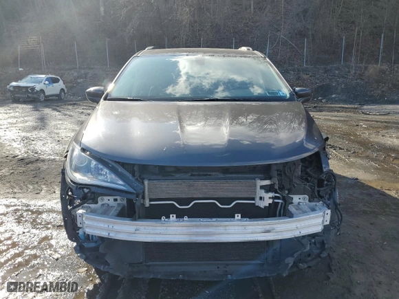 2020 Chrysler Pacifica Touring L with VIN 2C4RC1BG0LR115786, listed as a Copart auction lot 50713605 with 120,370 mi miles and Salvage Title. Bid and sale history available at carsss.com. Image 5.