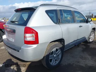 2008 Jeep Compass Sport with VIN 1J8FT47W18D728894, listed as a IAAI auction lot 41925519 with 154,124 mi miles. Bid and sale history available at carsss.com. Image 4.