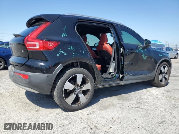 2019 Volvo XC40 Momentum z VIN YV4162UK3K2110085, wystawiony jako Copart lot #54075235 z przebiegiem 32 305 mil mil oraz Szkoda całkowita • Salvage title. Historia ofert i sprzedaży dostępna na DreamBid. Obrazek 3.