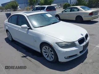 2011 BMW 3 Series 328i xDrive z VIN WBAPK7C56BA973869, wystawiony jako IAAI lot #42481840 z przebiegiem 112 972 mil mil oraz . Historia ofert i sprzedaży dostępna na DreamBid. Obrazek 1.