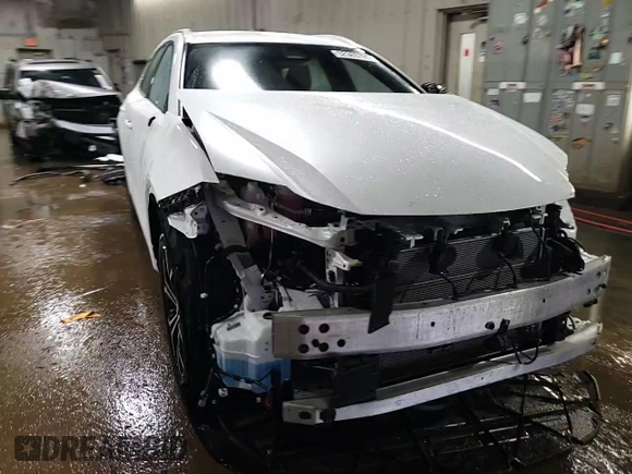 2025 Toyota Crown XLE z VIN JTDACAAJ4S3006538, wystawiony jako Copart lot #52365795 z przebiegiem 1811 mil mil oraz Szkoda całkowita • Salvage title. Historia ofert i sprzedaży dostępna na DreamBid. Obrazek 14.