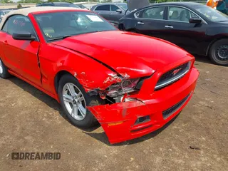 2014 Ford Mustang V6 z VIN 1ZVBP8EM4E5201342, wystawiony jako IAAI lot #42377801 z przebiegiem 99 600 mil mil oraz . Historia ofert i sprzedaży dostępna na DreamBid. Obrazek 6.