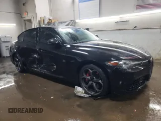 2019 Alfa Romeo Giulia Ti z VIN ZARFANBN7K7608174, wystawiony jako Copart lot #85051934 z przebiegiem 50 824 mil mil oraz Szkoda całkowita • Salvage title. Historia ofert i sprzedaży dostępna na DreamBid. Obrazek 4.