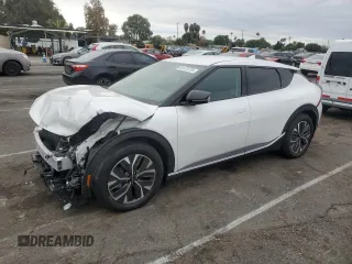 2024 Kia EV6 Light Long Range z VIN KNDC34LA6R5224762, wystawiony jako Copart lot #82475724 z przebiegiem 929 mil mil oraz Szkoda całkowita • Salvage title. Historia ofert i sprzedaży dostępna na DreamBid. Obrazek 1.