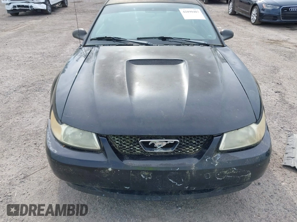 2000 Ford Mustang with VIN 1FAFP4048YF163834, listed as a IAAI auction lot 42090407 with 161,928 mi miles. Bid and sale history available at carsss.com. Image 6.