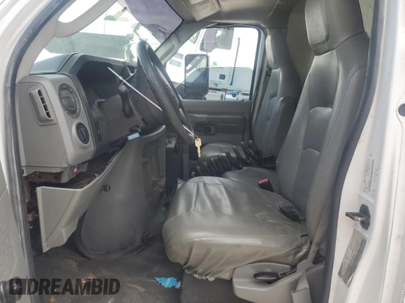 2009 Ford Econoline Cargo z VIN 1FDXE45S89DA10861, wystawiony jako Copart lot #50713435 z przebiegiem 209 070 mil mil oraz Szkoda całkowita • Salvage title. Historia ofert i sprzedaży dostępna na DreamBid. Obrazek 7.