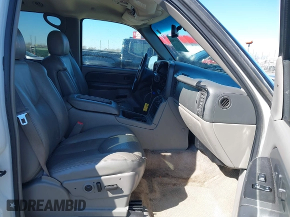 2003 GMC Yukon SLT with VIN 1GKEC13Z13J197955, listed as a IAAI auction lot 41586841 with 208,752 mi miles. Bid and sale history available at carsss.com. Image 5.