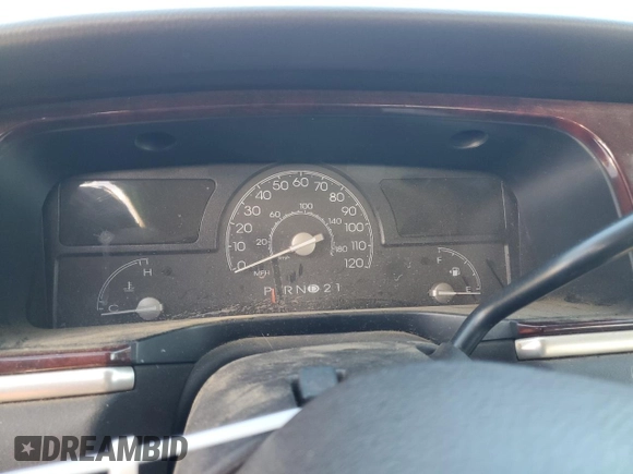 2003 Lincoln Town Car Signature z VIN 1LNHM82W73Y612608, wystawiony jako Copart lot #88304985 z przebiegiem Nie podano mil oraz Nie do naprawy • Non repairable. Historia ofert i sprzedaży dostępna na DreamBid. Obrazek 9.