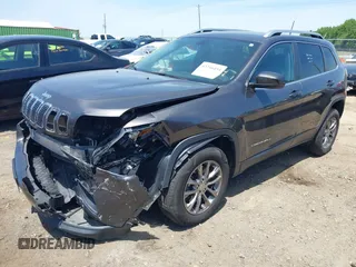 2019 Jeep Cherokee Latitude Plus z VIN 1C4PJMLXXKD471368, wystawiony jako IAAI lot #42216434 z przebiegiem 51 804 mil mil oraz . Historia ofert i sprzedaży dostępna na DreamBid. Obrazek 2.