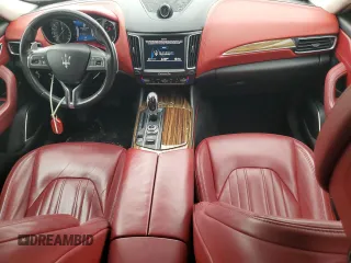 2017 Maserati Levante z VIN ZN661XUL0HX250697, wystawiony jako Copart lot #56871095 z przebiegiem 73 042 mil mil oraz Czysty tytuł • Clean title. Historia ofert i sprzedaży dostępna na DreamBid. Obrazek 8.
