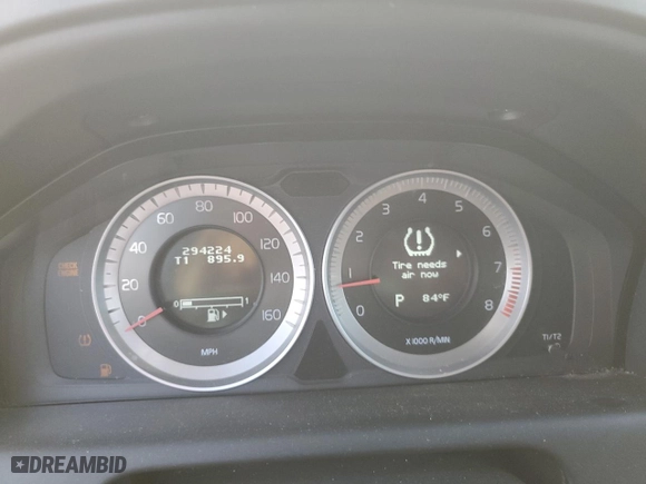 2011 Volvo XC60 3.2L with VIN YV4952DL4B2191435, listed as a Copart auction lot 70192494 with 294,224 mi miles and Salvage Title. Bid and sale history available at carsss.com. Image 9.