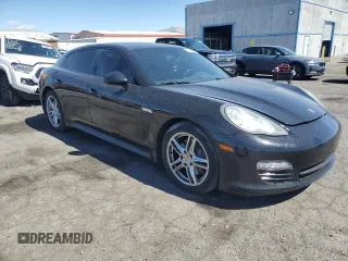 2012 Porsche Panamera z VIN WP0AA2A73CL071401, wystawiony jako Copart lot #49864355 z przebiegiem 95 142 mil mil oraz Czysty tytuł • Clean title. Historia ofert i sprzedaży dostępna na DreamBid. Obrazek 4.