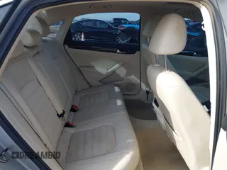 2014 Volkswagen Passat SEL Premium z VIN 1VWCN7A33EC013425, wystawiony jako IAAI lot #41381958 z przebiegiem 104 692 mil mil oraz . Historia ofert i sprzedaży dostępna na DreamBid. Obrazek 8.