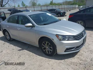2017 Volkswagen Passat S z VIN 1VWAT7A32HC055215, wystawiony jako IAAI lot #42096986 z przebiegiem 76 392 mil mil oraz . Historia ofert i sprzedaży dostępna na DreamBid. Obrazek 1.