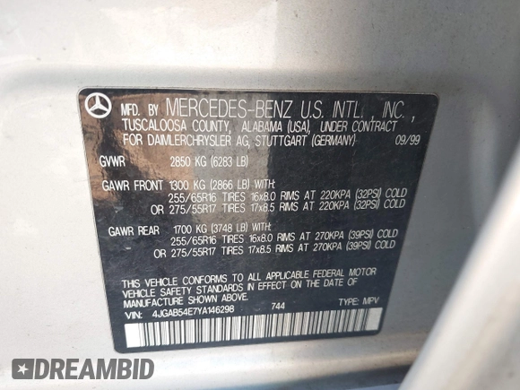 2000 Mercedes-Benz M-Class with VIN 4JGAB54E7YA146298, listed as a IAAI auction lot 42146029 with 1 mi miles. Bid and sale history available at carsss.com. Image 9.