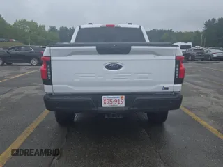 2023 Ford F-150 Lightning Pro z VIN 1FTVW1EL0PWG02840, wystawiony jako IAAI lot #42379448 z przebiegiem 52 710 mil mil oraz . Historia ofert i sprzedaży dostępna na DreamBid. Obrazek 35.