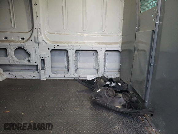2022 Ford Transit Cargo with VIN 1FTBR1C81NKA73847, listed as a Copart auction lot 82311624 with 81,869 mi miles and Salvage title. Bid and sale history available at DreamBid. Image 10.