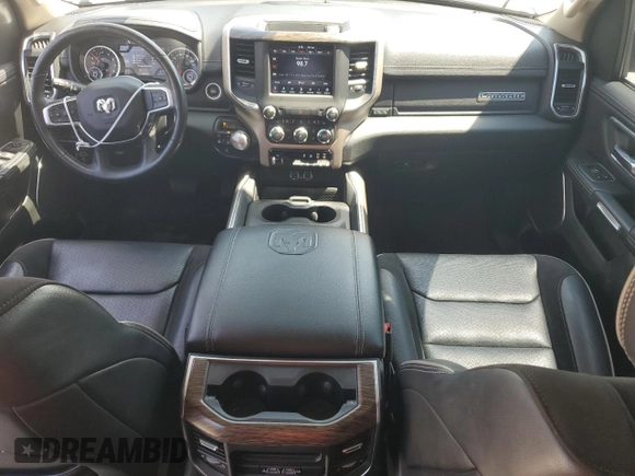 2020 Ram 1500 Laramie z VIN 1C6SRFJT5LN402007, wystawiony jako Copart lot #56427815 z przebiegiem 79 159 mil mil oraz Szkoda całkowita • Salvage title. Historia ofert i sprzedaży dostępna na DreamBid. Obrazek 8.