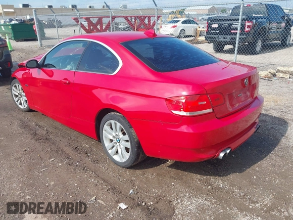 2007 BMW 3 Series 335i z VIN WBAWB73567P155445, wystawiony jako IAAI lot #42210524 z przebiegiem Nie podano mil oraz . Historia ofert i sprzedaży dostępna na DreamBid. Obrazek 3.