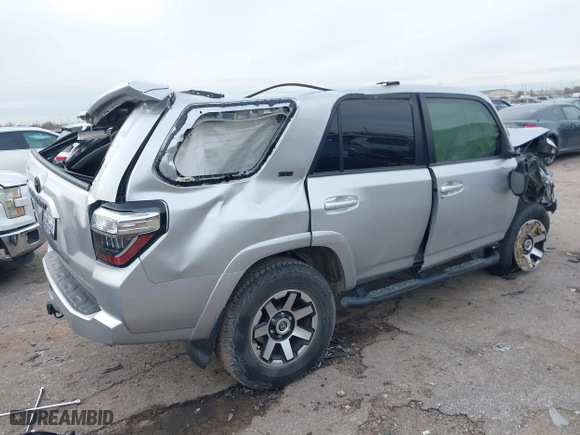 2020 Toyota 4Runner SR5 with VIN JTEBU5JR6L5803471, listed as a IAAI auction lot 41311490 with 1 mi miles. Bid and sale history available at carsss.com. Image 4.