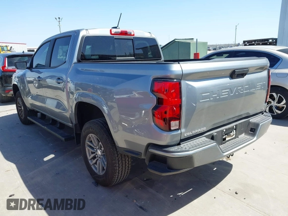 2023 Chevrolet Colorado 2WD LT z VIN 1GCPSCEK4P1231718, wystawiony jako IAAI lot #41718041 z przebiegiem 4 380 mil mil oraz . Historia ofert i sprzedaży dostępna na DreamBid. Obrazek 3.