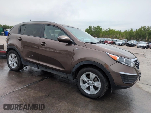 2013 Kia Sportage LX z VIN KNDPBCA29D7458904, wystawiony jako Copart lot #59175745 z przebiegiem 100 719 mil mil oraz Szkoda całkowita • Salvage title. Historia ofert i sprzedaży dostępna na DreamBid. Obrazek 4.