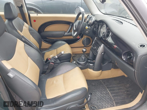 2006 MINI Hardtop with VIN WMWRC33566TK67977, listed as a IAAI auction lot 42538539 with 121,650 mi miles and . Bid and sale history available at DreamBid. Image 5.
