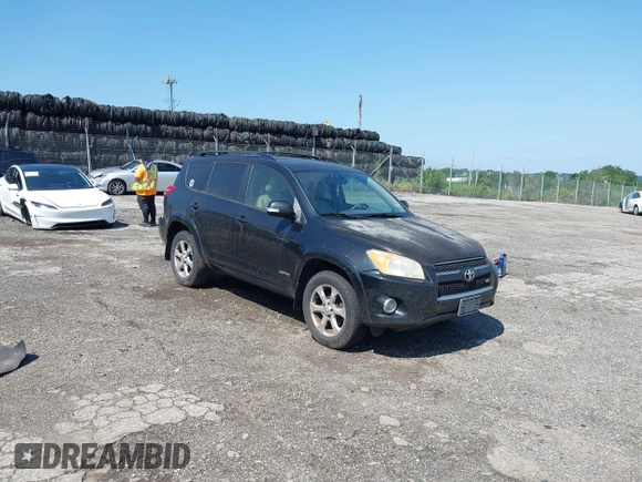 2010 Toyota RAV4 Limited с VIN JTMDK4DV2AD012802, выставлен на аукционе IAAI как лот 42562662 с пробегом 283 501 миль миль и . История ставок и продаж доступна на DreamBid. Изображение 1.