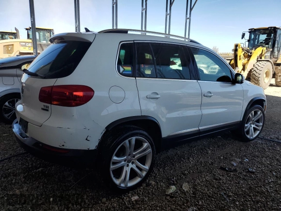 2016 Volkswagen Tiguan S with VIN WVGBV7AX4GW600148, listed as a Copart auction lot 48998855 with 111,480 mi miles and Clean Title. Bid and sale history available at DreamBid. Image 3.