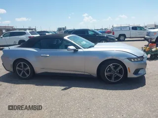 2024 Ford Mustang EcoBoost z VIN 1FAGP8UH4R5118907, wystawiony jako IAAI lot #42609174 z przebiegiem Nie podano mil oraz . Historia ofert i sprzedaży dostępna na DreamBid. Obrazek 12.