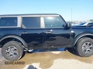 2024 Ford Bronco Big Bend z VIN 1FMDE7BH5RLA53797, wystawiony jako IAAI lot #41920749 z przebiegiem 13 399 mil mil oraz . Historia ofert i sprzedaży dostępna na DreamBid. Obrazek 13.