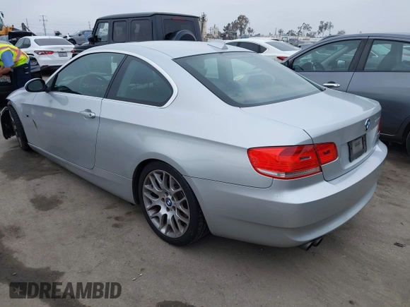 2008 BMW 3 Series 328i z VIN WBAWV13508P119840, wystawiony jako IAAI lot #42171550 z przebiegiem 123 886 mil mil oraz . Historia ofert i sprzedaży dostępna na DreamBid. Obrazek 3.