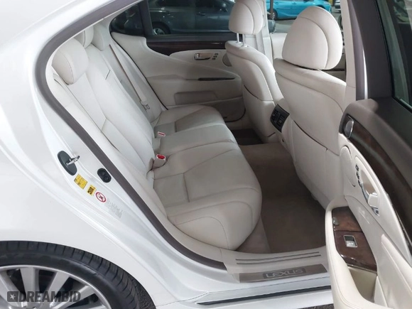 2007 Lexus LS 460 with VIN JTHBL46F675043188, listed as a IAAI auction lot 41933664 with 75,026 mi miles. Bid and sale history available at carsss.com. Image 8.