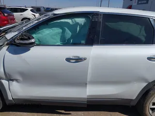 2020 Kia Sorento LX V6 with VIN 5XYPG4A56LG670260, listed as a IAAI auction lot 41664017 with 70,402 mi miles. Bid and sale history available at carsss.com. Image 15.