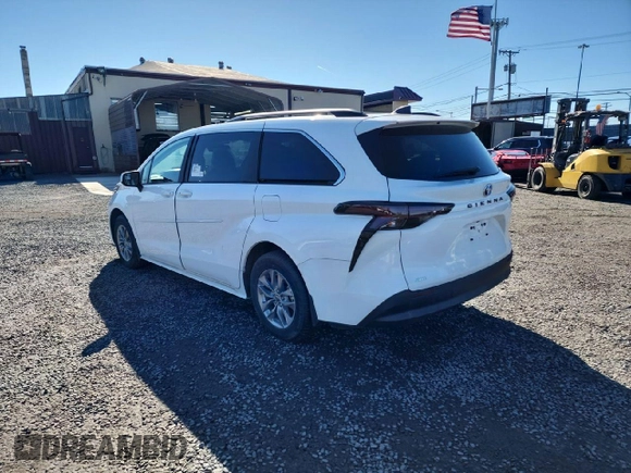 2024 Toyota Sienna LE with VIN 5TDBSKFC9RS138713, listed as a Copart auction lot 43769795 with 10 mi miles and Salvage Title. Bid and sale history available at carsss.com. Image 2.