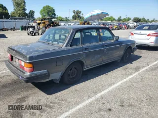 1993 Volvo 240 with VIN YV1AS8807P1483020, listed as a Copart auction lot 61060095 with 131,000 mi miles and Salvage title. Bid and sale history available at DreamBid. Image 3.