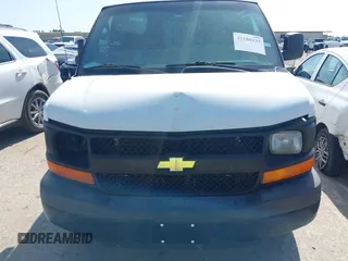 2015 Chevrolet Express Cargo z VIN 1GCWGFCFXF1184780, wystawiony jako IAAI lot #42180137 z przebiegiem 103 453 mil mil oraz . Historia ofert i sprzedaży dostępna na DreamBid. Obrazek 6.