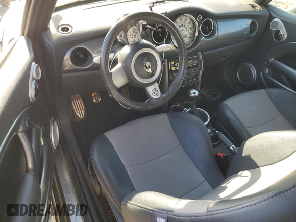 2007 MINI Convertible S с VIN WMWRH33547TJ44603, выставлен на аукционе Copart как лот 48715045 с пробегом 76 561 миль миль и Списание • Salvage title. История ставок и продаж доступна на DreamBid. Изображение 8.