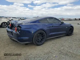 2019 Ford Mustang GT z VIN 1FA6P8CFXK5189739, wystawiony jako Copart lot #55948765 z przebiegiem 85 267 mil mil oraz Szkody całkowita. Historia ofert i sprzedaży dostępna na DreamBid. Obrazek 3.