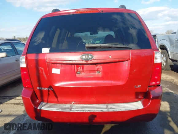 2008 Kia Sedona LX with VIN KNDMB233986222686, listed as a IAAI auction lot 41370167 with 216,383 mi miles. Bid and sale history available at carsss.com. Image 16.