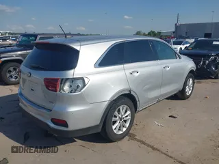 2020 Kia Sorento LX with VIN 5XYPG4A39LG675807, listed as a IAAI auction lot 41871304 with 124,689 mi miles. Bid and sale history available at carsss.com. Image 4.
