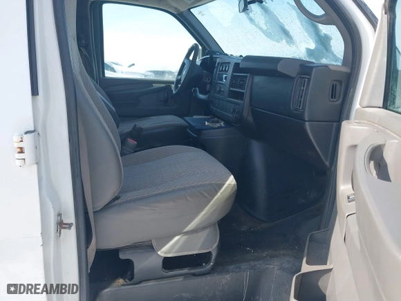 2012 Chevrolet Express Passenger 1LT with VIN 1GAZG1FG0C1150999, listed as a IAAI auction lot 41475070 with 334,911 mi miles. Bid and sale history available at carsss.com. Image 5.