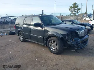2006 Lincoln Navigator Luxury with VIN 5LMFU27506LJ23826, listed as a IAAI auction lot 41282180 with 195,184 mi miles. Bid and sale history available at carsss.com. Image 1.