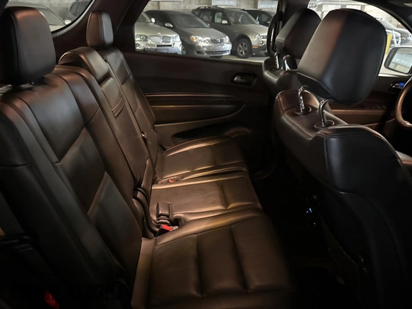 2023 Dodge Durango R/T Plus z VIN 1C4SDHCT5PC557478, wystawiony jako Copart lot #64901655 z przebiegiem 34 446 mil mil oraz Czysty tytuł • Clean title. Historia ofert i sprzedaży dostępna na DreamBid. Obrazek 6.